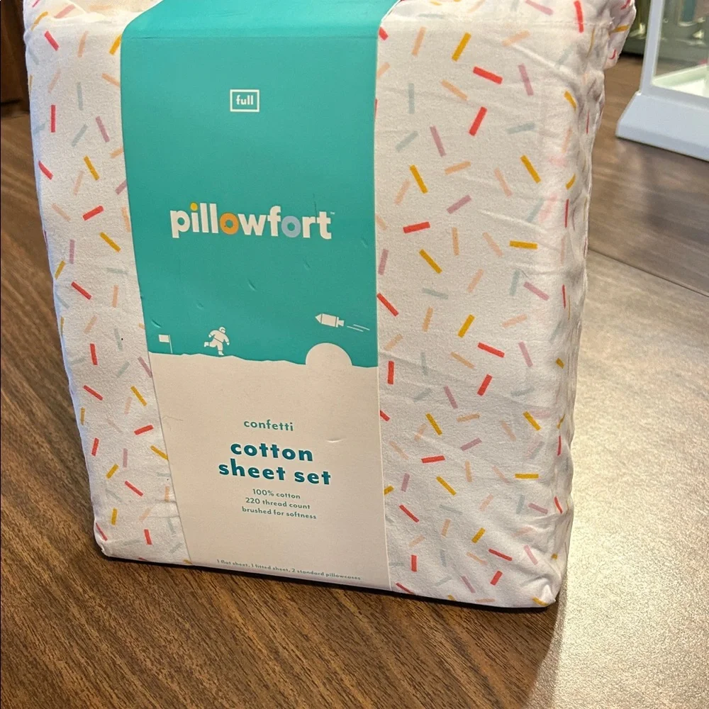 Pillowfort Confetti Cotton Sheet Set - White with Multicolor Sprinkles - Picture 6 of 8